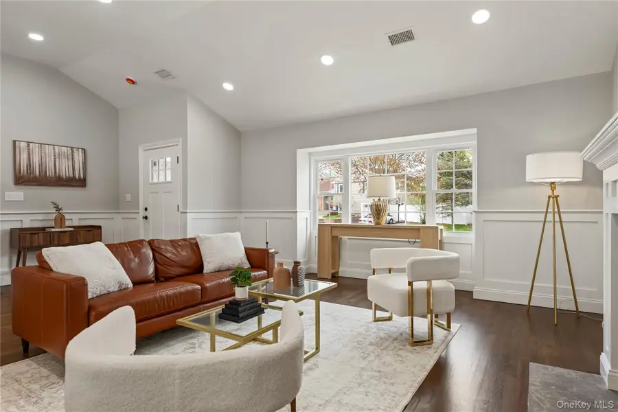 16 Eleanor Road, Plainview, NY 11803 - #3