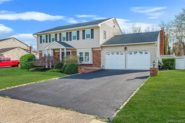 128 Pace Drive S, West Islip, NY 11795