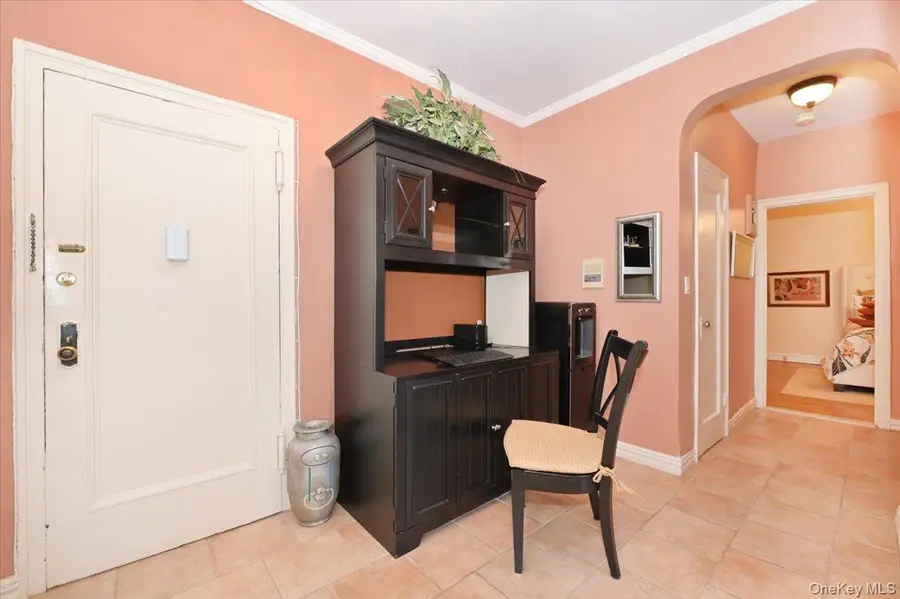 21 Barstow Road #6-L, Great Neck, NY 11021 - #3