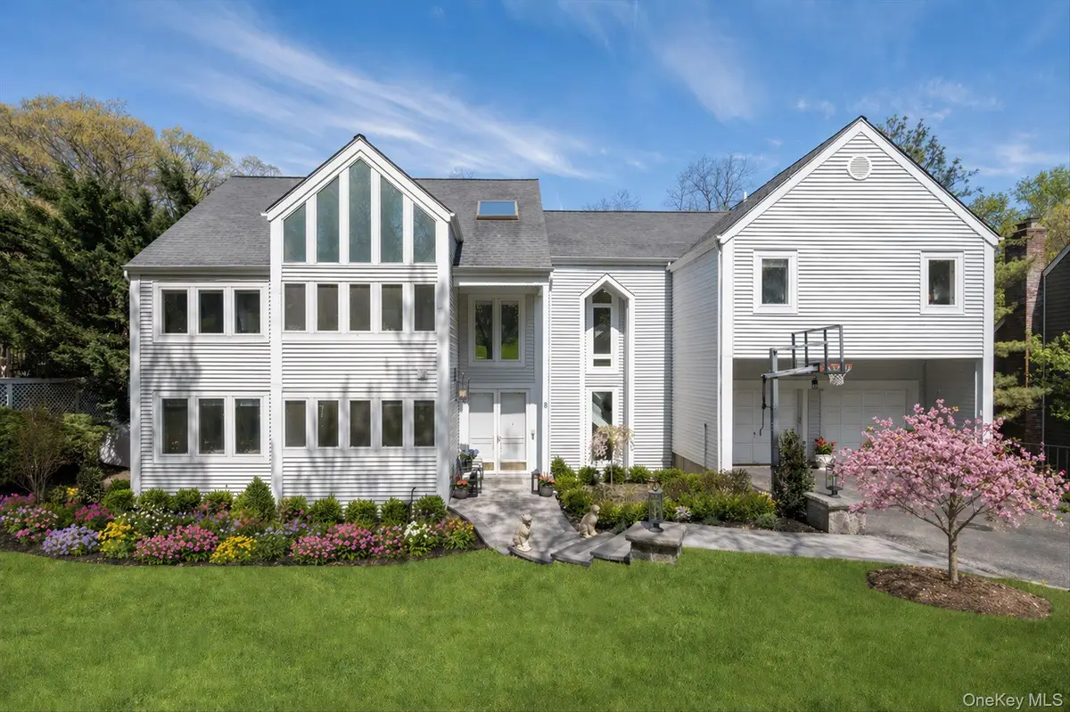 8 Verity Lane, Roslyn, NY 11576 - #1