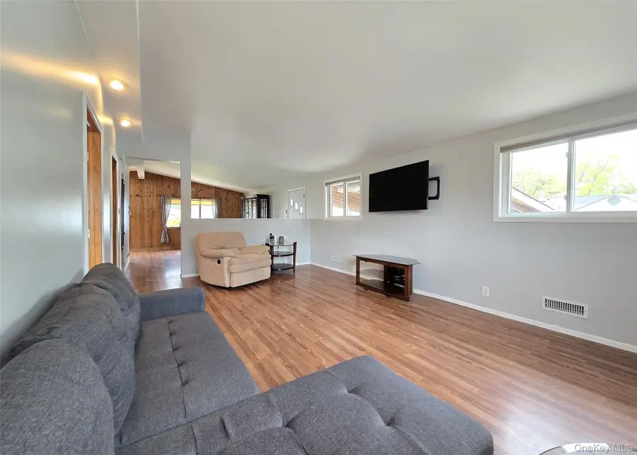 27 Peter Road, Ronkonkoma, NY 11779 - #3