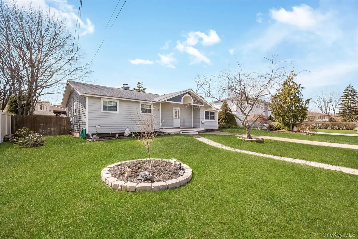 6 Evy Court, Sayville, NY 11782 - #1