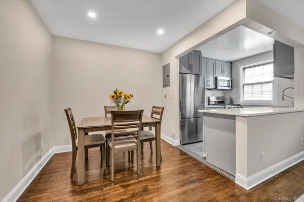 6939 213th Street #218, Oakland Gardens, NY 11364