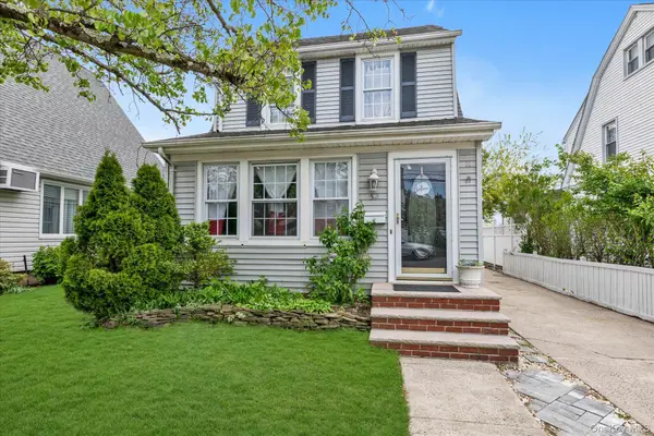 52 Syracuse Street, Williston Park, NY 11596