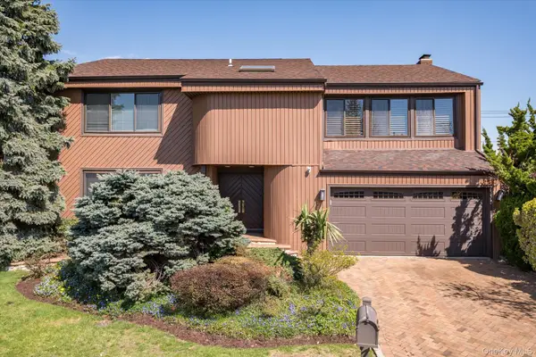 25 Princeton Drive, Syosset, NY 11791