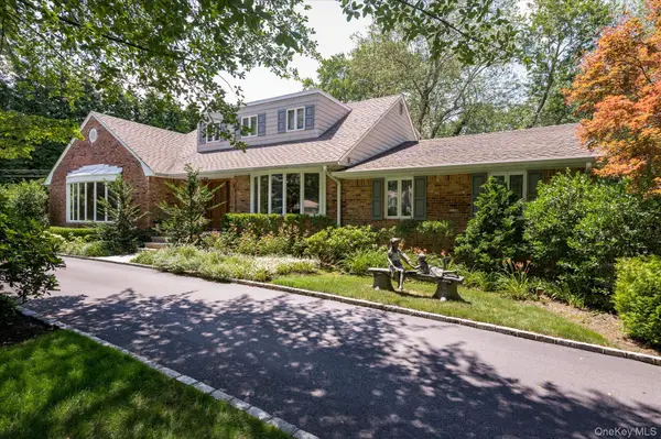 14 Pine Drive, Woodbury, NY 11797