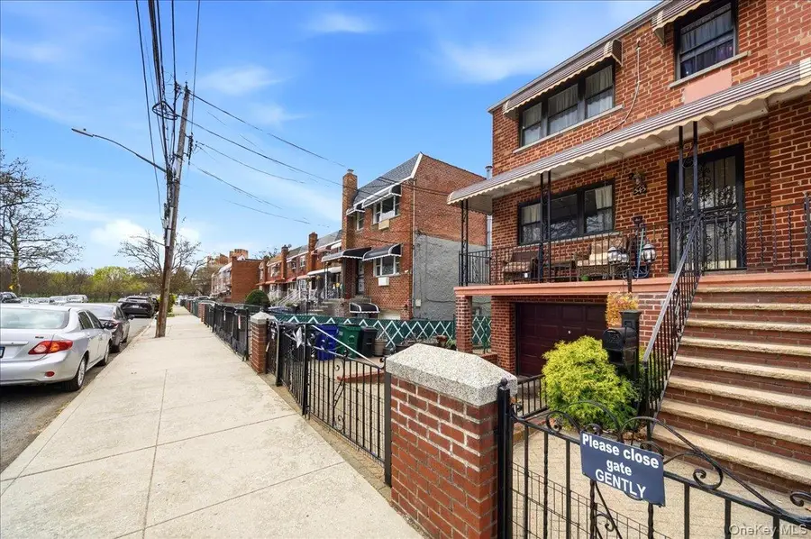 545 Hollywood Avenue, Bronx, NY 10465 - #2