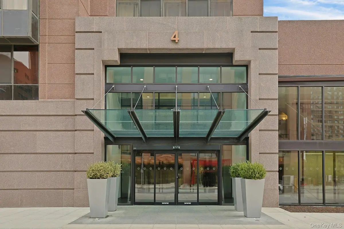 4 Martine #421, White Plains, NY 10606 - #1