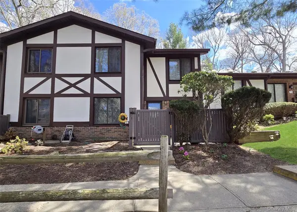 71 Skyline Drive, Coram, NY 11727