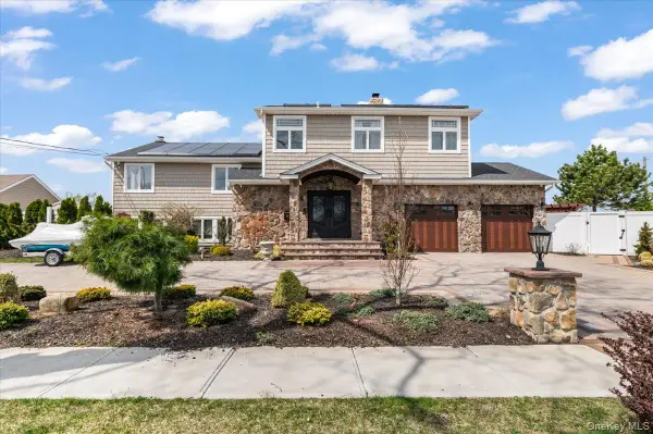 7 Waterview Avenue, Massapequa, NY 11758