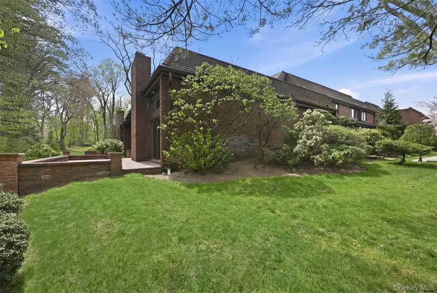 25 Chestnut Hill, Roslyn, NY 11576 - #3