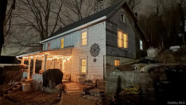 1673 Northern Boulevard, Roslyn, NY 11576