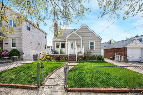 1031 Theodora Street, Franklin Square, NY 11010