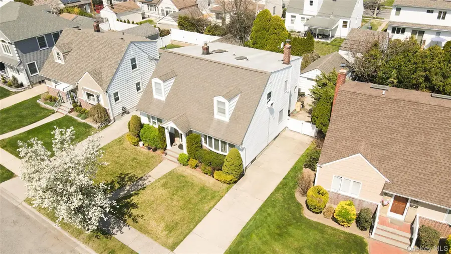 29 Tenafly Drive, New Hyde Park, NY 11040 - #3