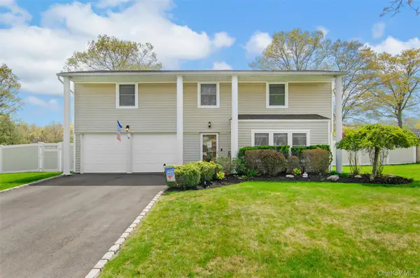 18 Calicotree Lane, Coram, NY 11727