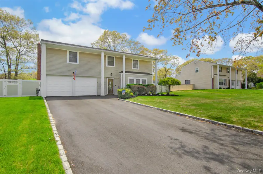 18 Calicotree Lane, Coram, NY 11727 - #2
