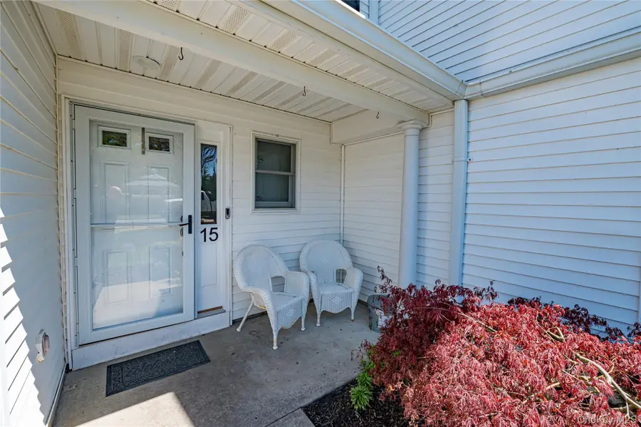 15 S Country Common, West Islip, NY 11795 - #3