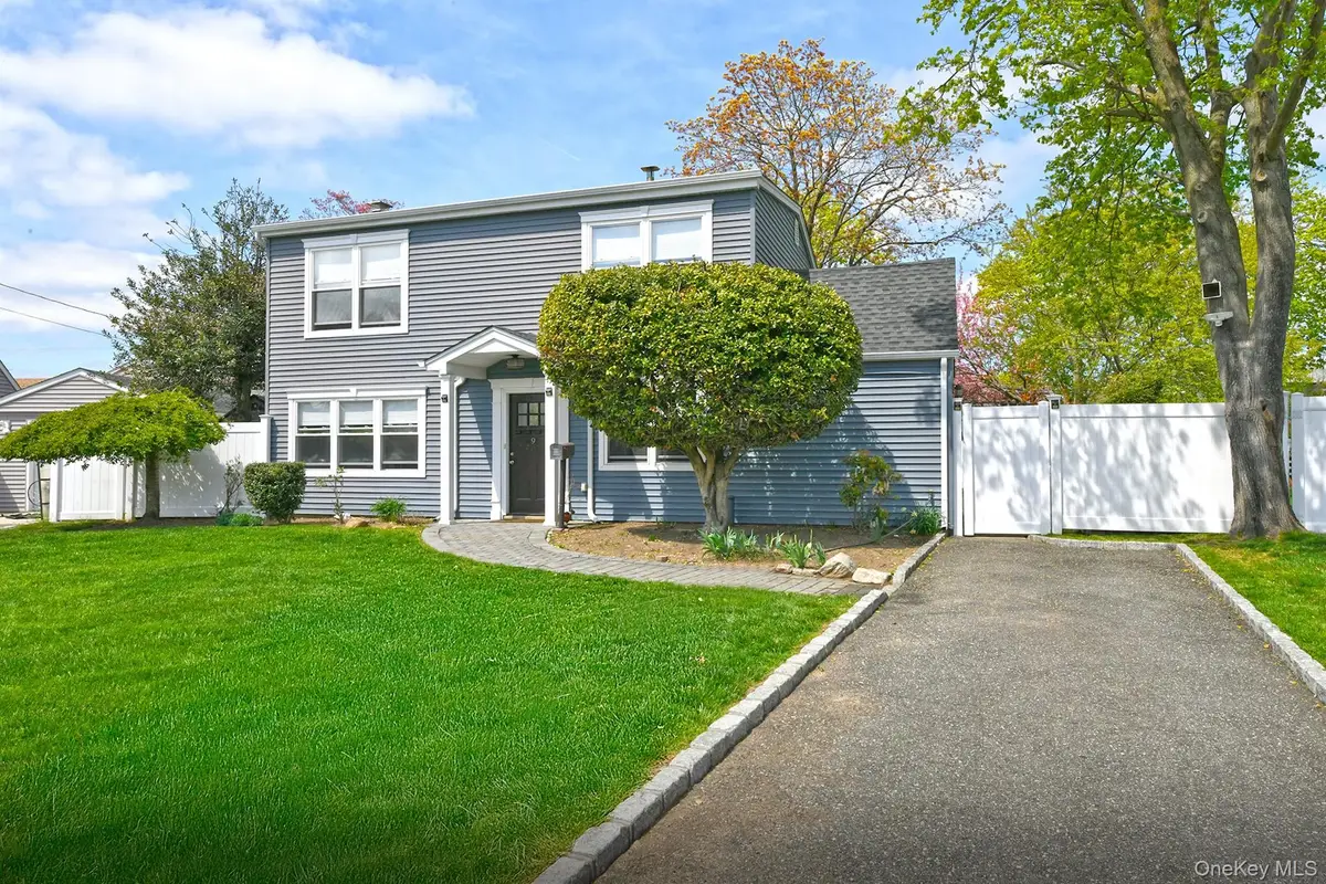 9 Bluejay Lane, Levittown, NY 11756 - #1