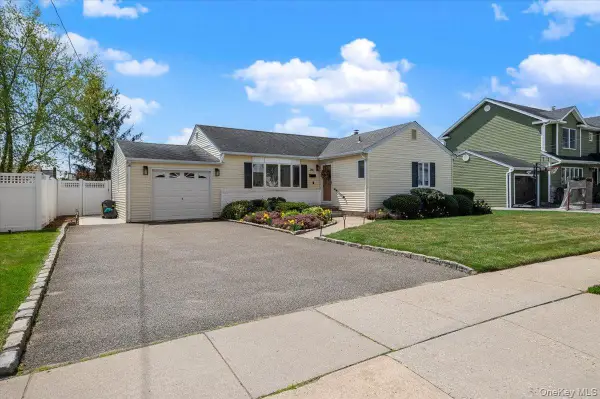 340 N Boston Avenue, Massapequa, NY 11758