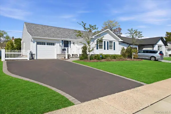 26 Clearland Avenue, Carle Place, NY 11514