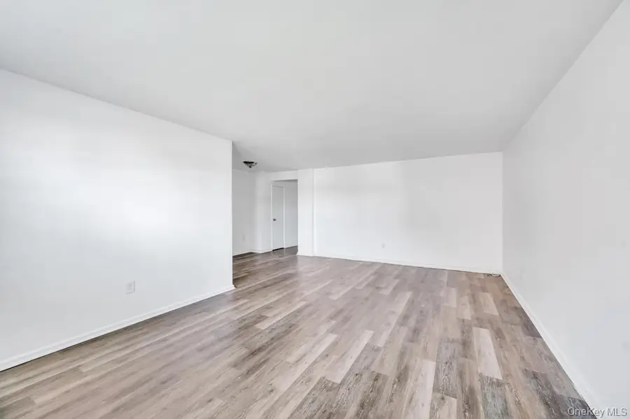 111 S Centre Avenue #2VV, Rockville Centre, NY 11570 - #3