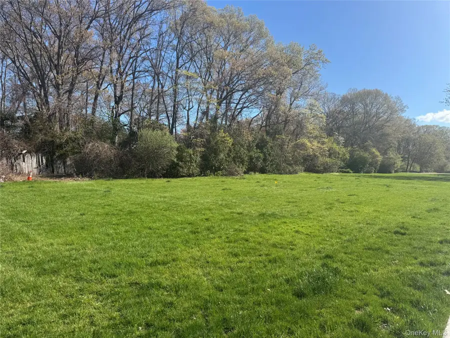 18 Navajo Court #18, Coram, NY 11727 - #2