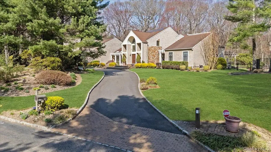 45 Coves Run, Syosset, NY 11791 - #3