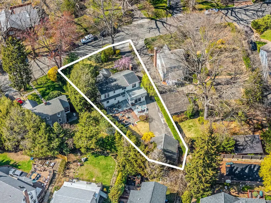 11 Edgewood Avenue, Glen Head, NY 11545 - #3