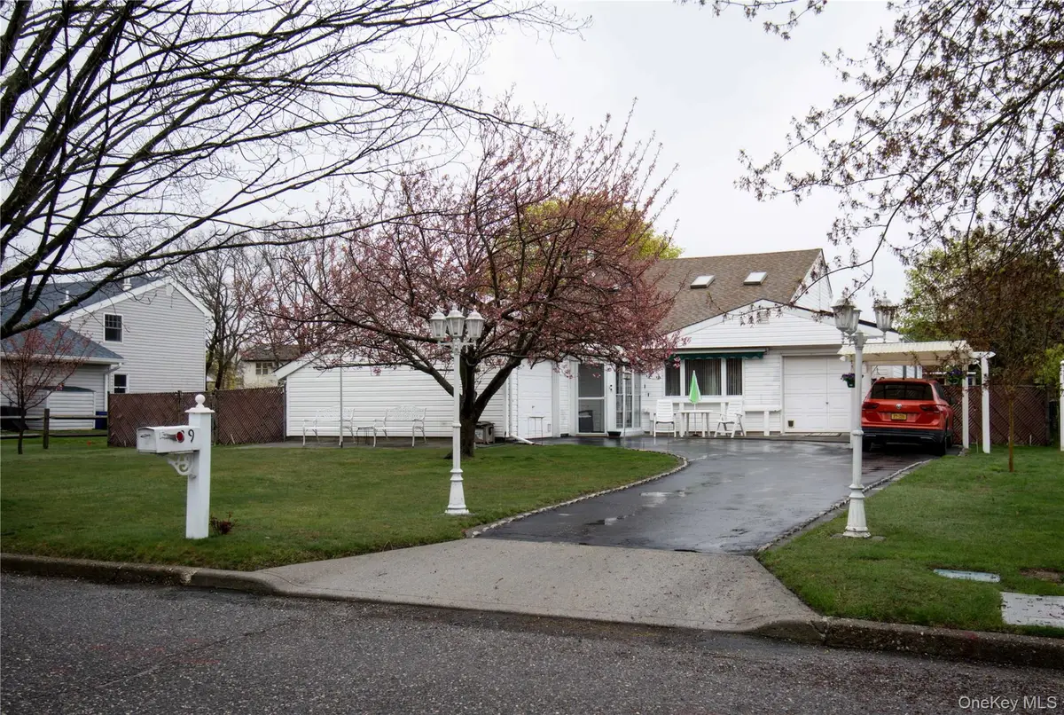 39 Narragansett Avenue, Medford, NY 11763 - #1