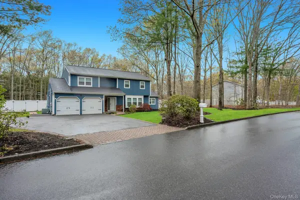 10 Ramblewood Road, Ridge, NY 11961