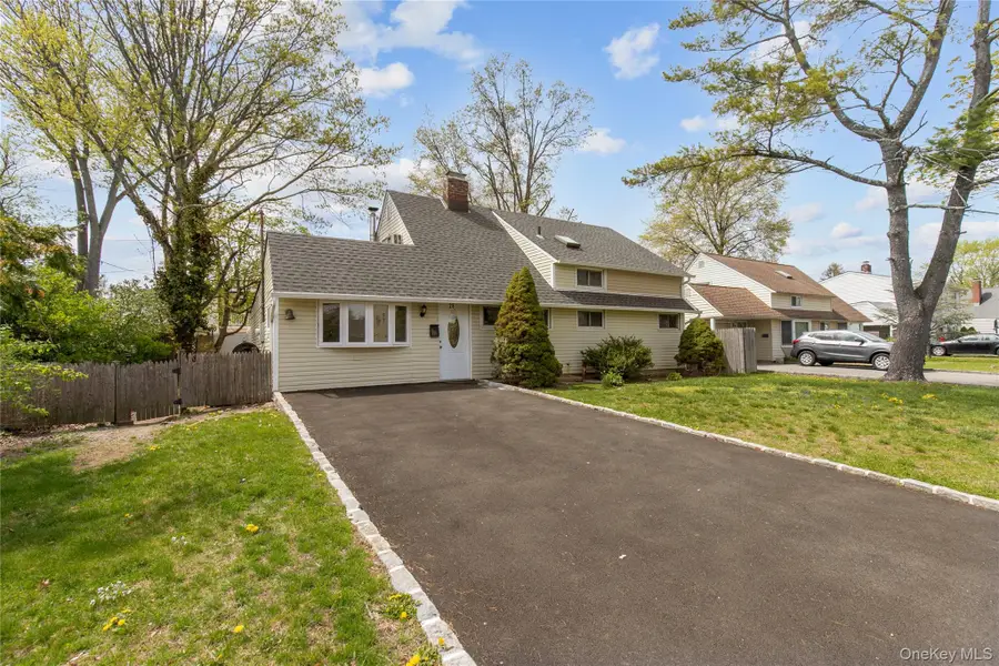 28 Apollo Lane, Hicksville, NY 11801 - #3