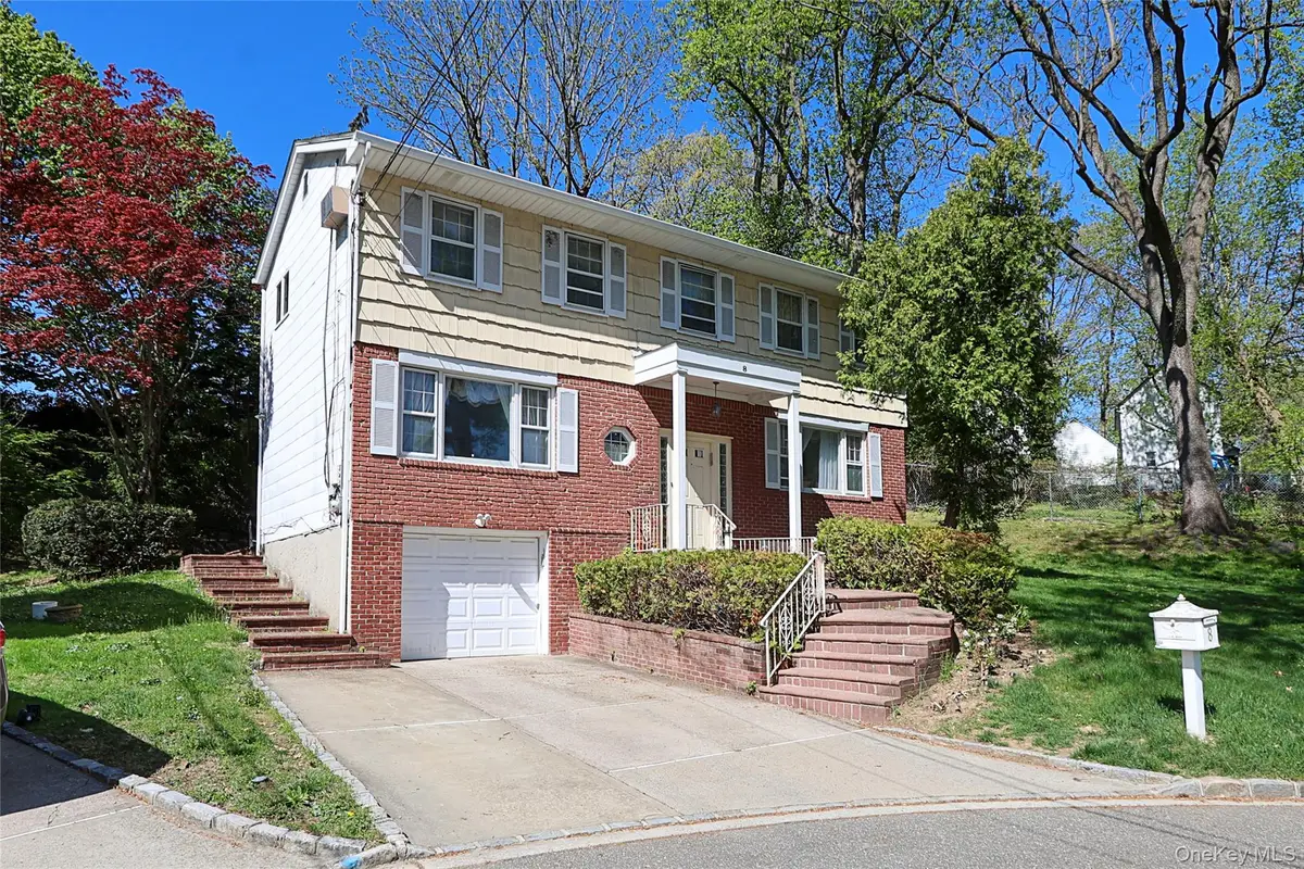 8 Pickwood Lane, Great Neck, NY 11024 - #1