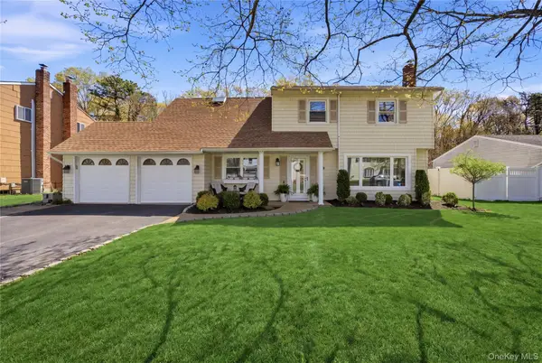 39 Fallen Leaf Road, Holbrook, NY 11741