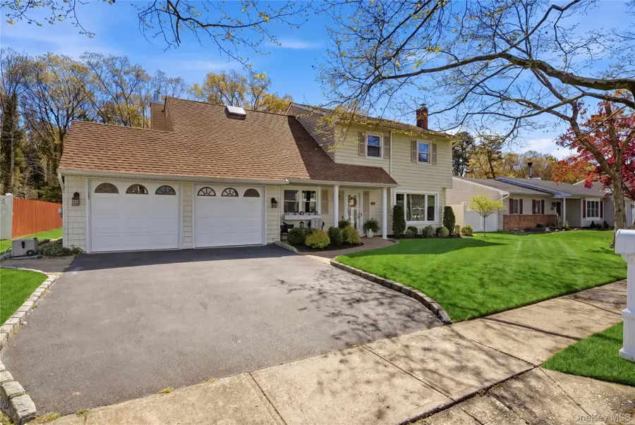 39 Fallen Leaf Road, Holbrook, NY 11741 - #2