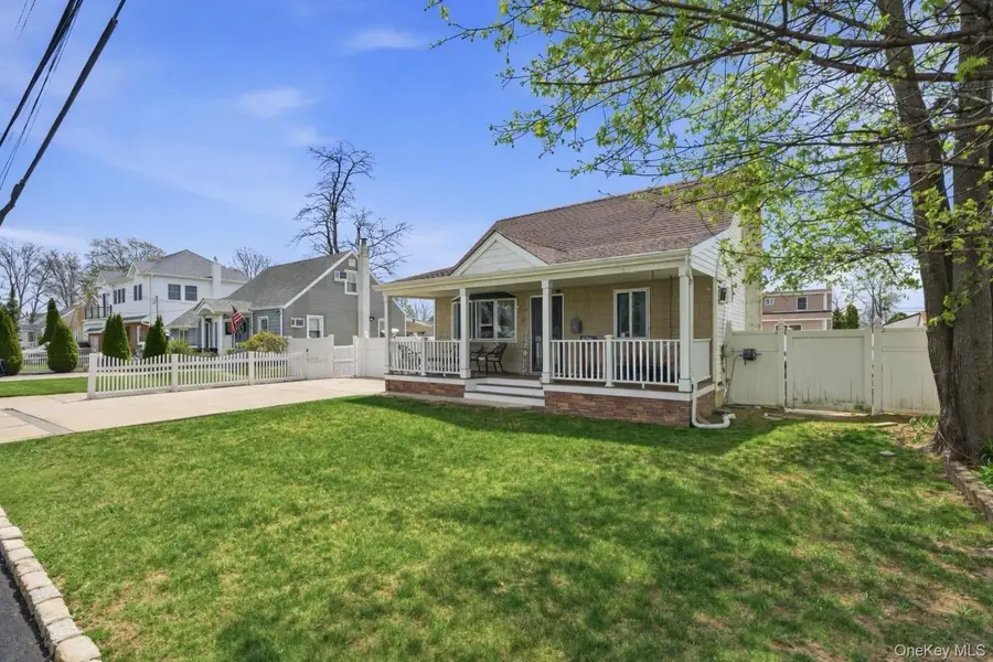 287 43rd Street, Lindenhurst, NY 11757 - #3