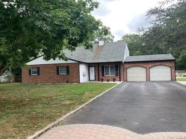 10 Rita Drive, Mount Sinai, NY 11766