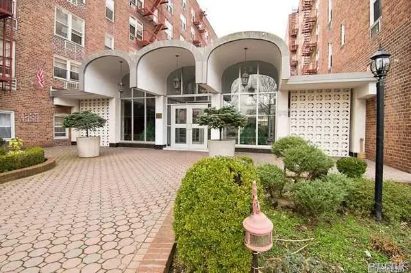 54-40 Little Neck Parkway #4A, Little Neck, NY 11362