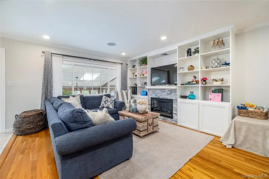 29 Gates Avenue, Malverne, NY 11565 - #3