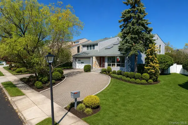 2 Crest Hollow Lane, Albertson, NY 11507