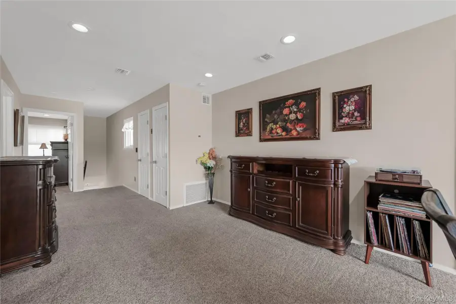 41 Cambridge Drive W, Copiague, NY 11726 - #3