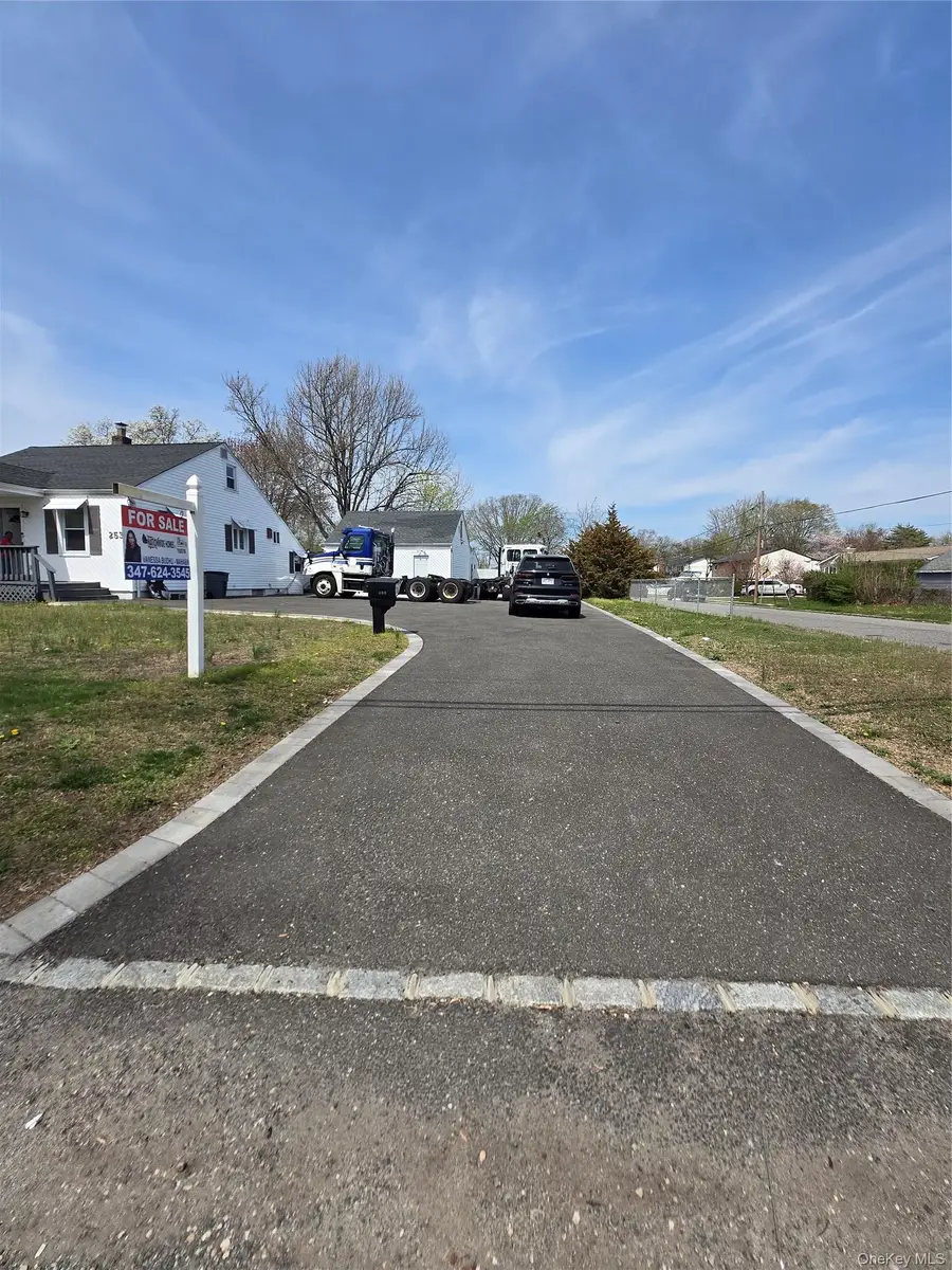 253 Peterson Street, Brentwood, NY 11717 - #3