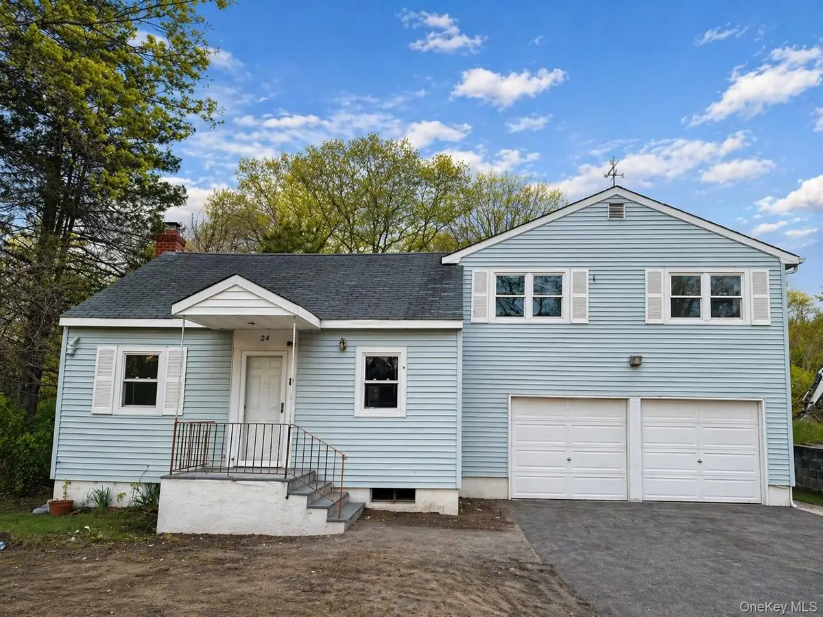 24 Stratford Avenue, Dix Hills, NY 11746 - #1