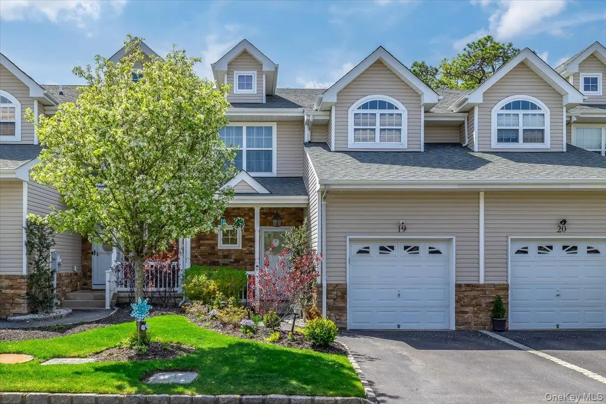 19 Terrace Lane, Patchogue, NY 11772 - #1