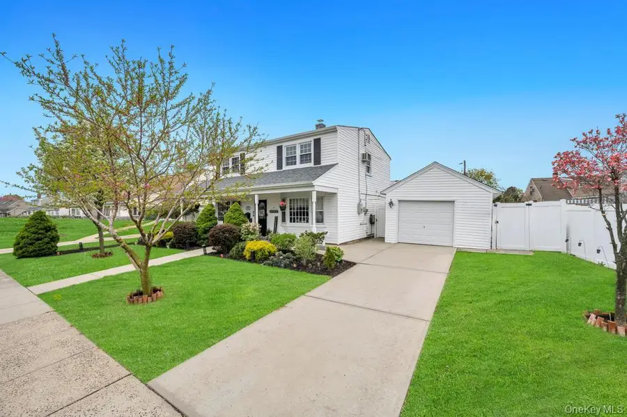 104 Saddle Lane, Levittown, NY 11756 - #2