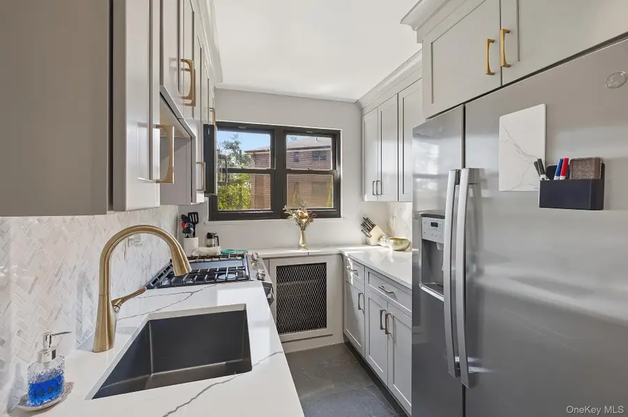 154 Martling Avenue #D2 Bldg 2, Tarrytown, NY 10591 - #3