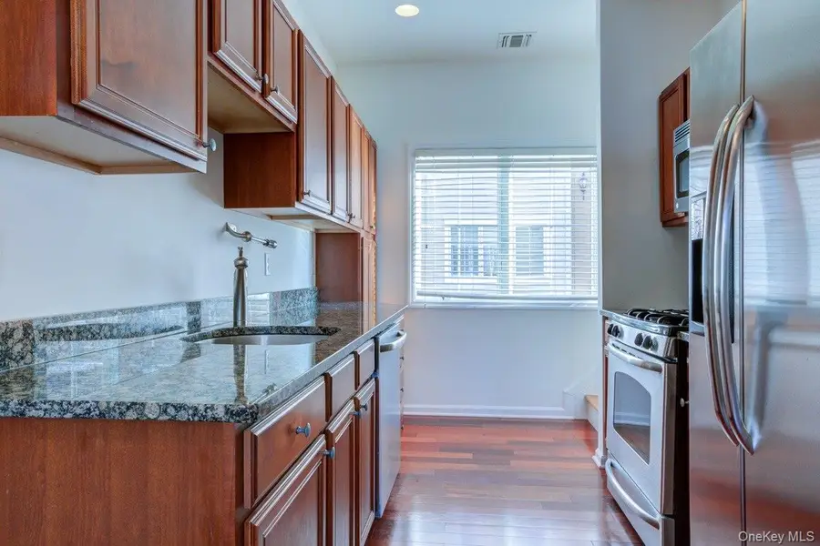 330 Maple Avenue #17, Westbury, NY 11590 - #2