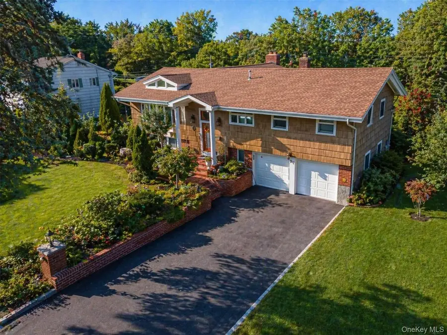 20 Jeffrey Lane, Great Neck, NY 11020 - #2