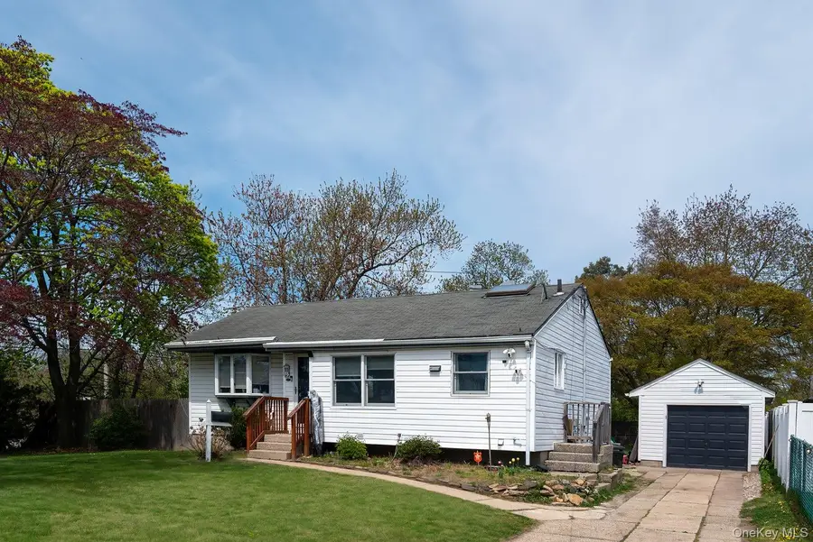 11 Heyward Street, Brentwood, NY 11717 - #2