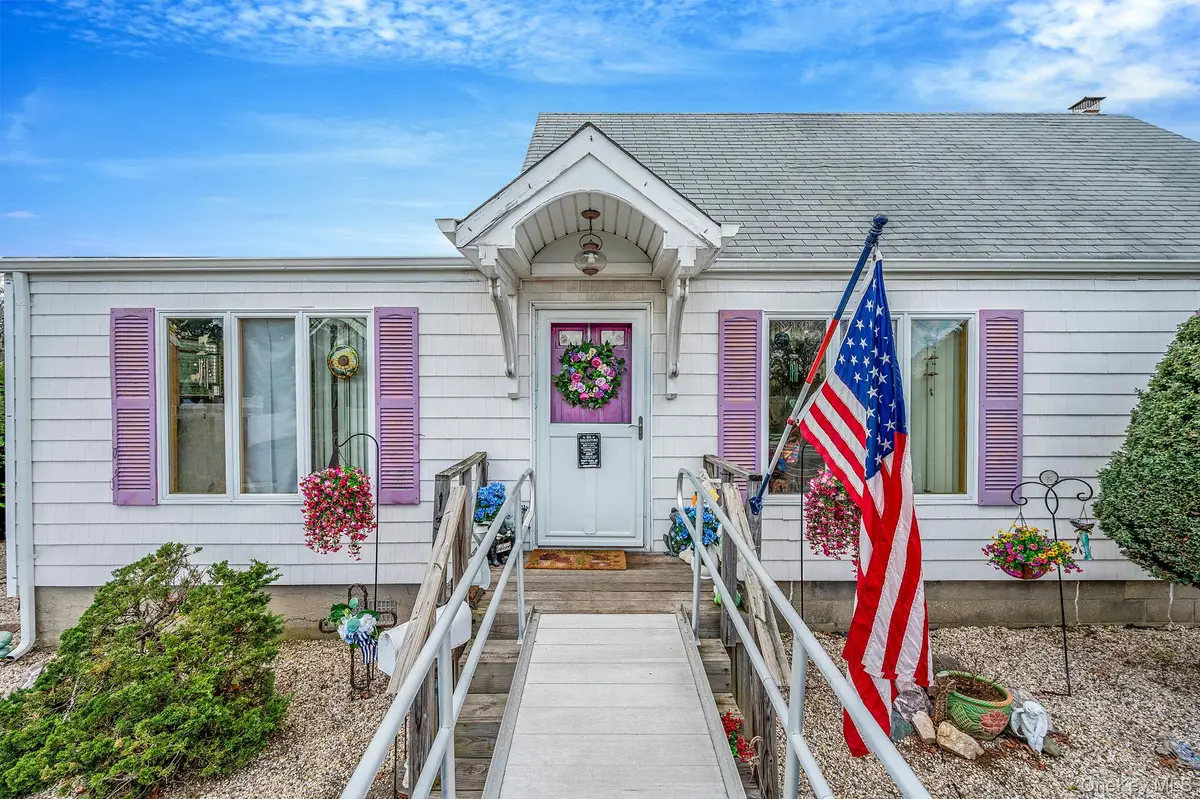 130 Lafayette Road, West Babylon, NY 11704 - #1