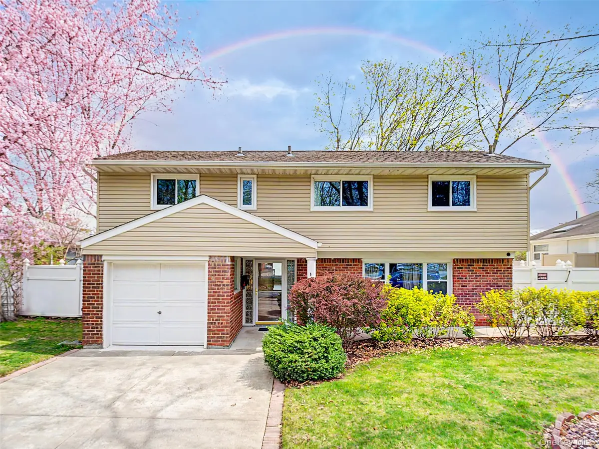 8 Central Park Road, Plainview, NY 11803 - #1